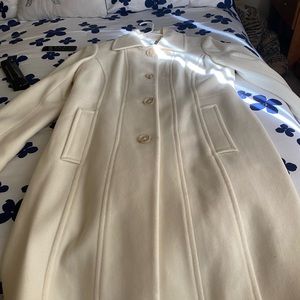 Beautiful winter white coat, worn 1-3 times.